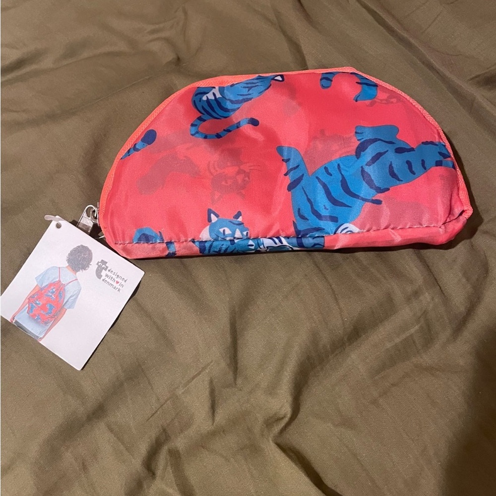 NWT Foldable drawstring bag for kids